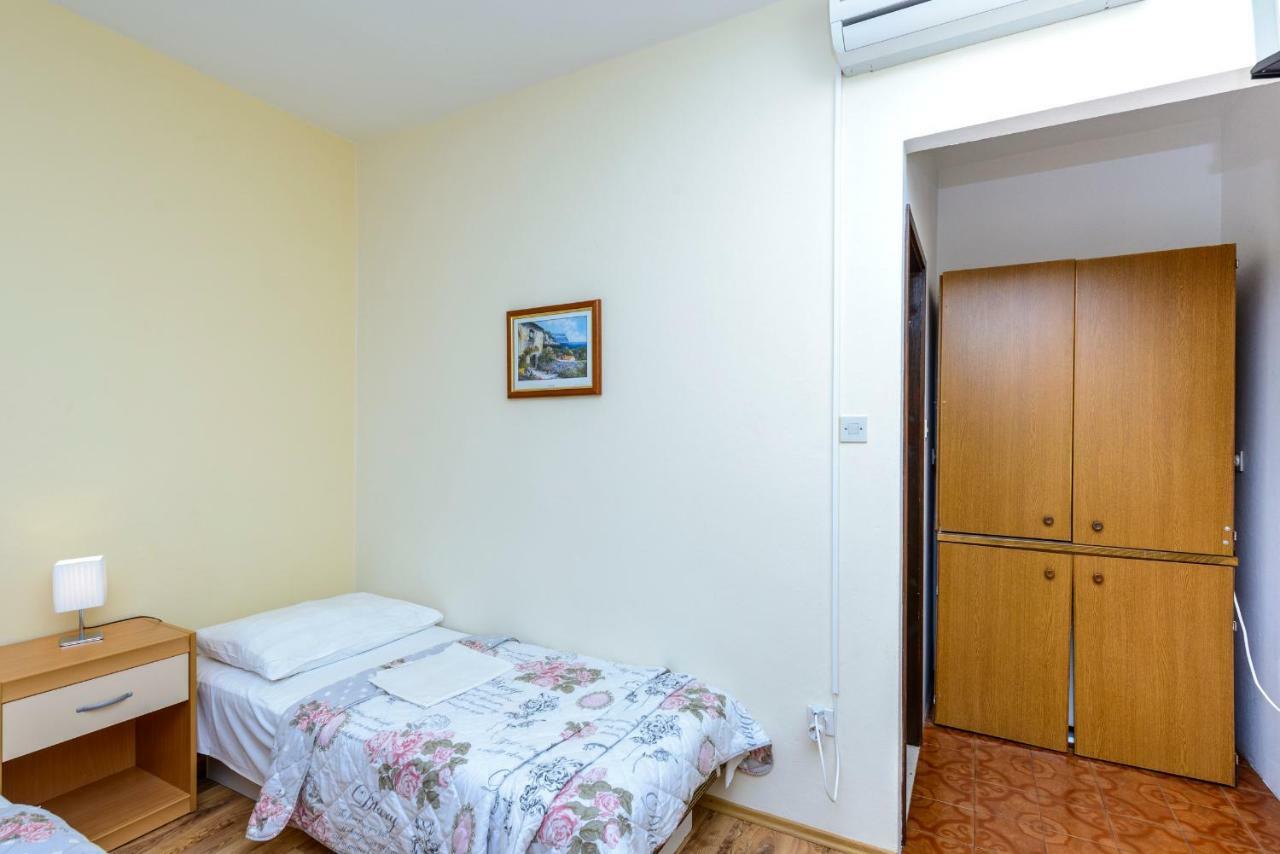 Guest house Bellevue 1 *